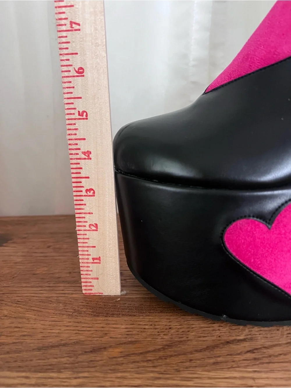 La Moda statement knee